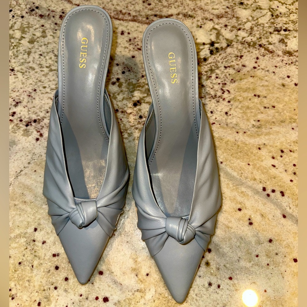 GUESS Women's Gray Knotted Mules